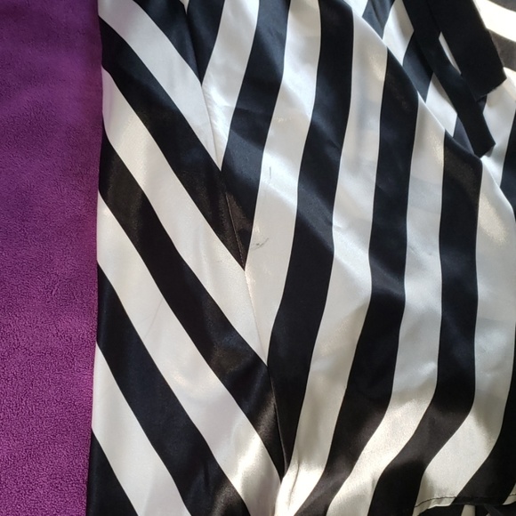 Cache` - Picture 6 of 8